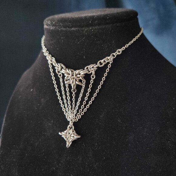 Silver shooting star necklace with a small silver chain - Picture 5 of 9